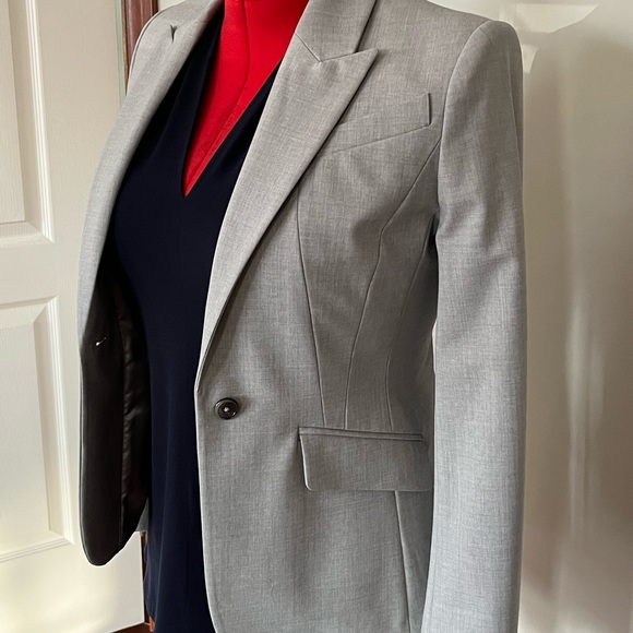 Brooks Brothers Dresses & Skirts - Brooks Brothers 3 piece slim fit lite suit.